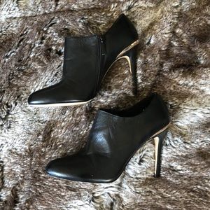 SOLD⚡️ Saks Fifth Ave BLACK label booties